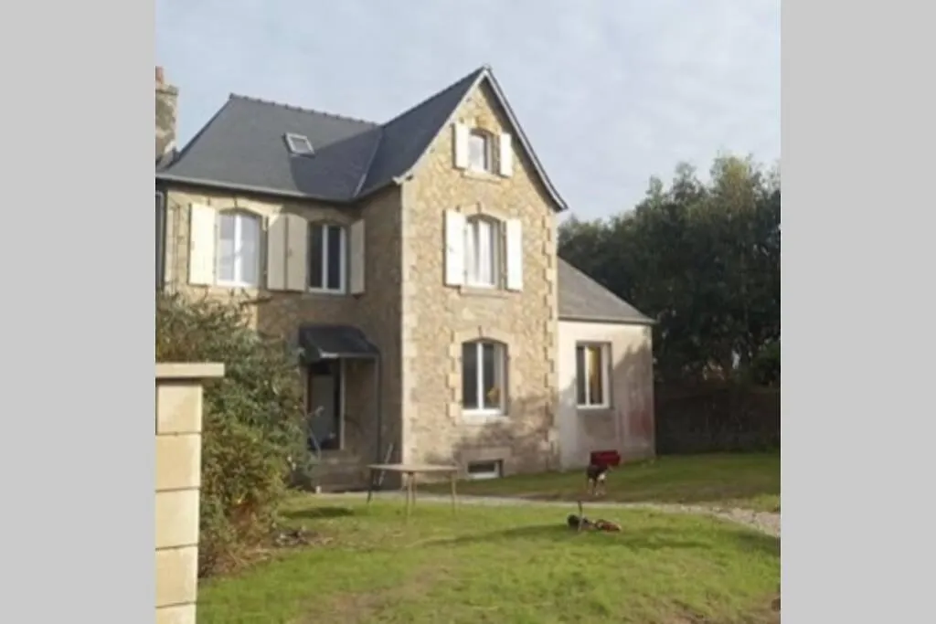Kermaravel, le petit manoir en bord de mer. Saint-Pol-de-Léon 0*,  France