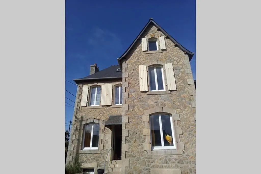 Kermaravel, le petit manoir en bord de mer. Saint-Pol-de-Léon France