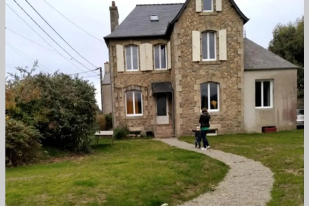 Villa Kermaravel, le petit manoir en bord de mer. Saint-Pol-de-Léon